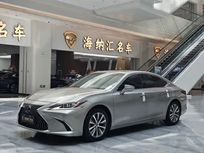 Lexus ES · 2020 год