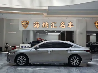 Lexus ES 2020, 55000 км, за 21335.2 USD