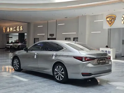 Lexus ES 2020, 55000 км, за 21335.2 USD