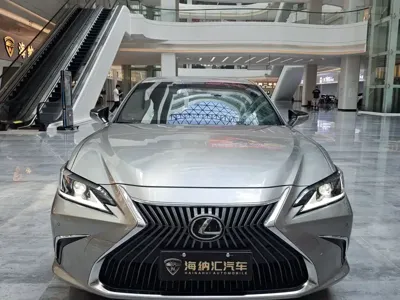 Lexus ES 2020, 55000 км, за 21335.2 USD