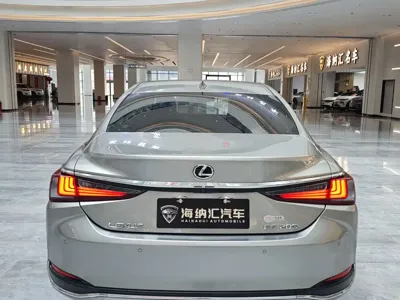 Lexus ES 2020, 55000 км, за 21335.2 USD