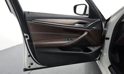 BMW 5-Series 2018, 66026 км, за 17226.8 USD - фото 24