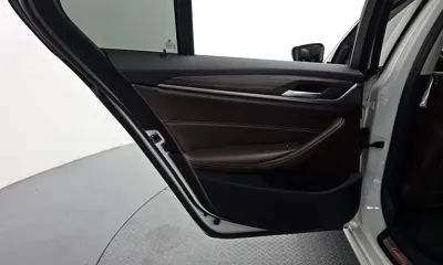 BMW 5-Series 2018, 66026 км, за 17226.8 USD - фото 25