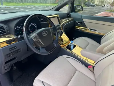 Toyota Alphard 2015, 120000 км, за 27662.79 USD