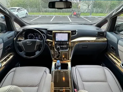 Toyota Alphard 2015, 120000 км, за 27662.79 USD