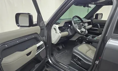 Land Rover Defender 2022, 70291 км, за 43746.7 USD - фото 10