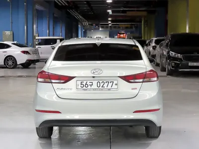 Hyundai Avante 2017, 190110 км, за 3964.32 USD