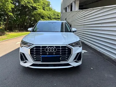 Audi Q3 2021, 42000 км, за 22104.36 USD