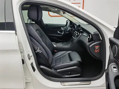 Mercedes-Benz C-Class 2021, 53400 км, за 18535.69 USD - фото 23