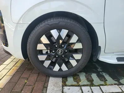 Hyundai Staria 2025, 9267 км, за 41026.65 USD - фото 8