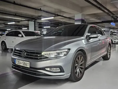 Volkswagen Passat 2021, 63345 км, за 15137.5 USD