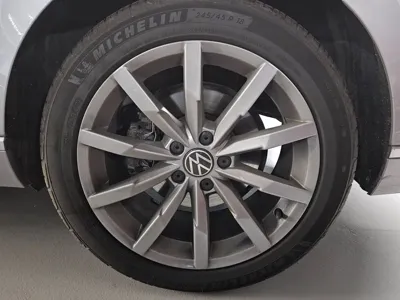 Volkswagen Passat 2021, 63345 км, за 15137.5 USD