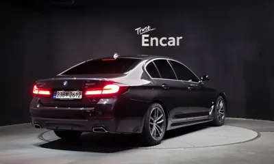 BMW 5-Series 2021, 27275 км, за 23318.44 USD