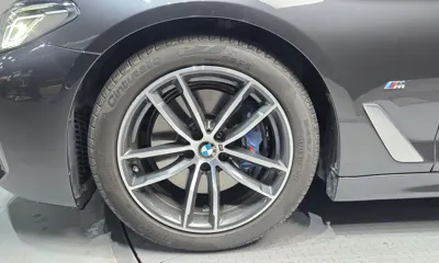 BMW 5-Series 2021, 27275 км, за 23318.44 USD
