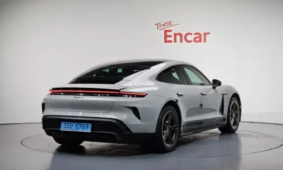 Porsche Taycan 2025, 5226 км, за 139818.83 USD