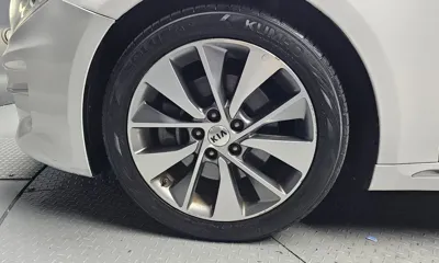 Kia K5 2016, 201824 км, за 3607.88 USD