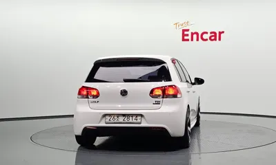 Volkswagen Golf 2013, 137010 км, за 2593.77 USD