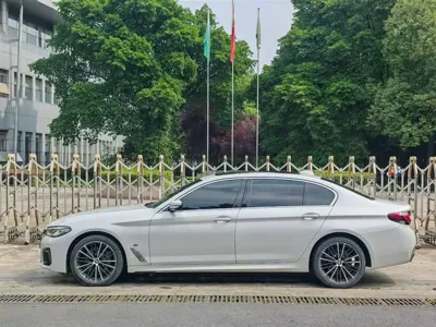 BMW 5 Series 2022, 71600 км, за 29134.22 USD