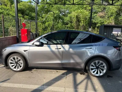 Tesla Model Y 2025, 8500 км, за 39680.15 USD