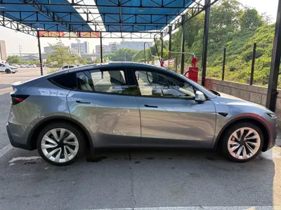 Tesla Model Y 2025, 8500 км, за 39680.15 USD