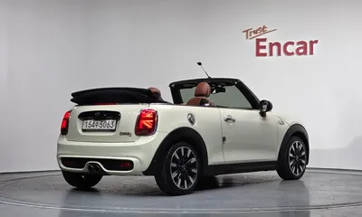 MINI Cooper Convertible 2019, 94348 км, за 10075.98 USD