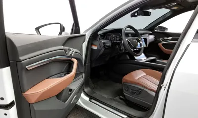 Audi Q8 e-tron 2024, 7846 км, за 47228.04 USD - фото 10