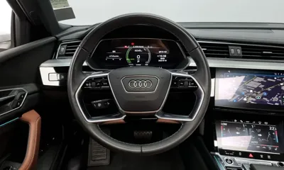 Audi Q8 e-tron 2024, 7846 км, за 47228.04 USD - фото 13