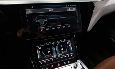 Audi Q8 e-tron 2024, 7846 км, за 47228.04 USD - фото 16
