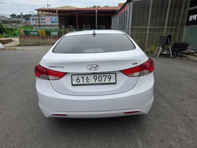 Hyundai Avante 2014, 103033 км, за 3512.88 USD
