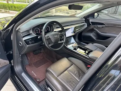 Audi A8 2020, 120000 км, за 44238.23 USD