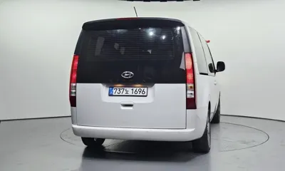 Hyundai Staria 2023, 100411 км, за 16673.23 USD