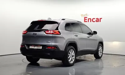 Jeep Cherokee 2015, 117351 км, за 5189.17 USD