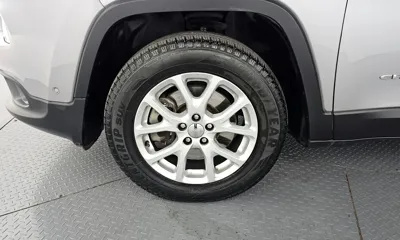 Jeep Cherokee 2015, 117351 км, за 5189.17 USD