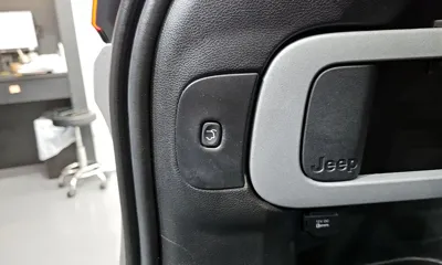 Jeep Cherokee 2015, 117351 км, за 5189.17 USD - фото 20