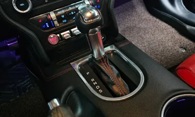 Ford Mustang 2019, 77158 км, за 14977.21 USD - фото 9