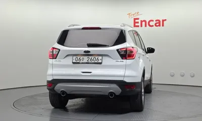 Ford Kuga 2017, 132900 км, за 4560.26 USD