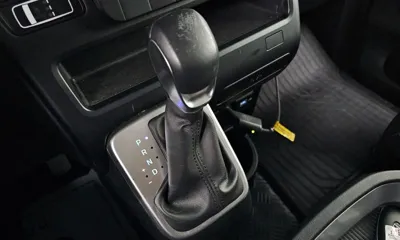 Hyundai Staria 2022, 49644 км, за 15328.71 USD - фото 9