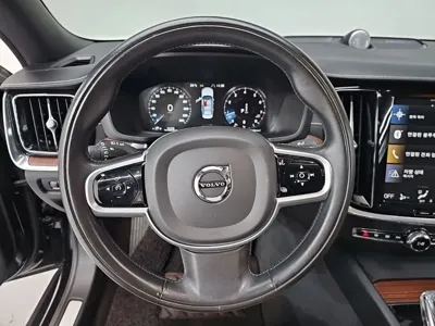 Volvo S60 2021, 101323 км, за 15203.61 USD - фото 8