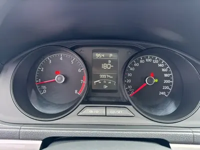 Volkswagen Lavida 2016, 100000 км, за 4574.9 USD