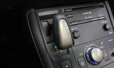 Lexus CT200h 2018, 123843 км, за 10553.75 USD - фото 9