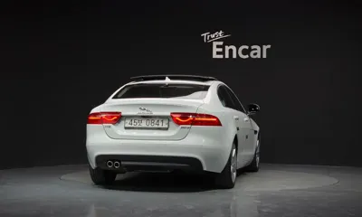 Jaguar XE 2016, 122074 км, за 4221.97 USD