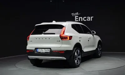 Volvo XC40 2025, 4285 км, за 28741.32 USD