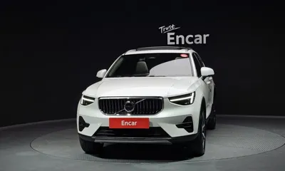 Volvo XC40 2025, 4285 км, за 28741.32 USD