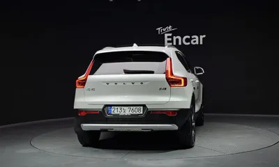 Volvo XC40 2025, 4285 км, за 28741.32 USD