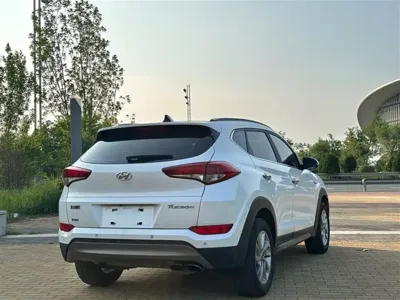 Hyundai Tucson 2016, 110000 км, за 5017.01 USD