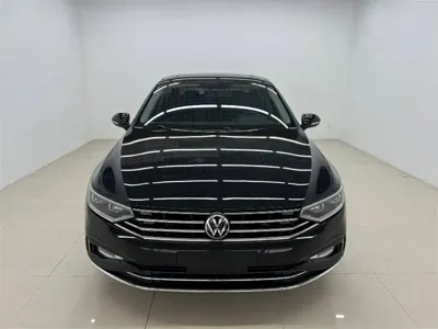 Volkswagen Magotan 2022, 30000 км, за 18946.83 USD