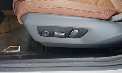 BMW 5-Series 2025, 3259 км, за 57849.55 USD - фото 38