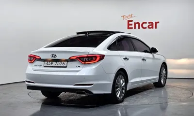 Hyundai Sonata 2015, 93871 км, за 7930.83 USD