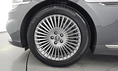 Genesis G90 2019, 103986 км, за 18051.73 USD