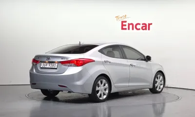 Hyundai Avante 2012, 91084 км, за 2925.31 USD